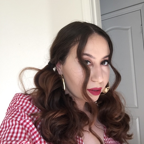 Meet your Posher, Michelle - Picture 2 of 6